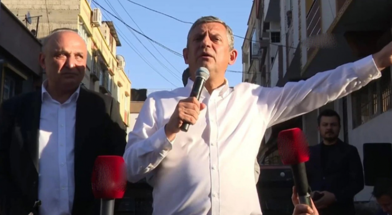 Şutlan Özel bu kez kamyon kasasında konuştu