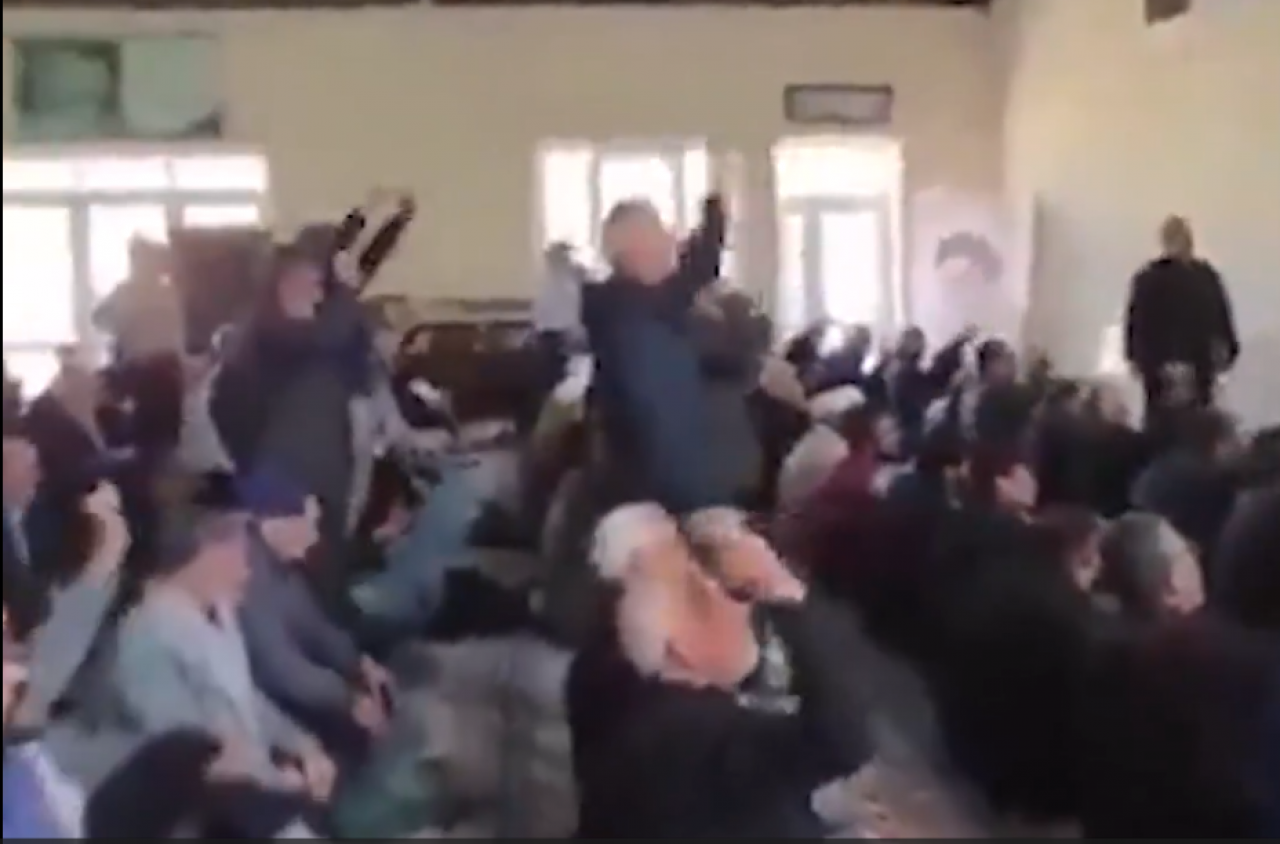 Tahran’da Cuma namazında ‘Yaşasın Türkiye’ nidaları yeri göğü inletti