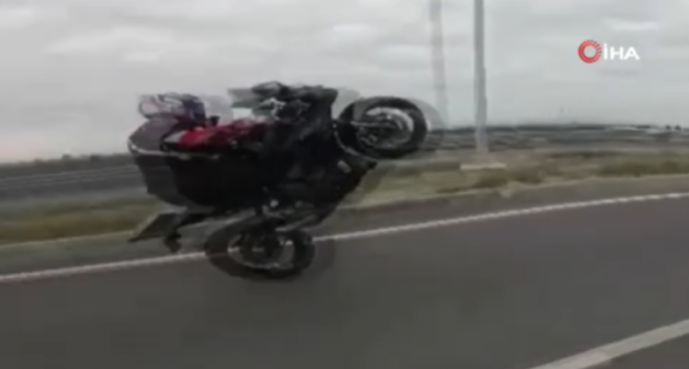 Tarsus’ta maganda operasyonu! Ölümle dans eden motosikletlilere jandarmadan ağır darbe!