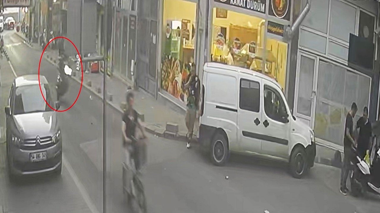 Tek teker dehşeti kamerada! Yaya ezilmekten kıl payı kurtuldu