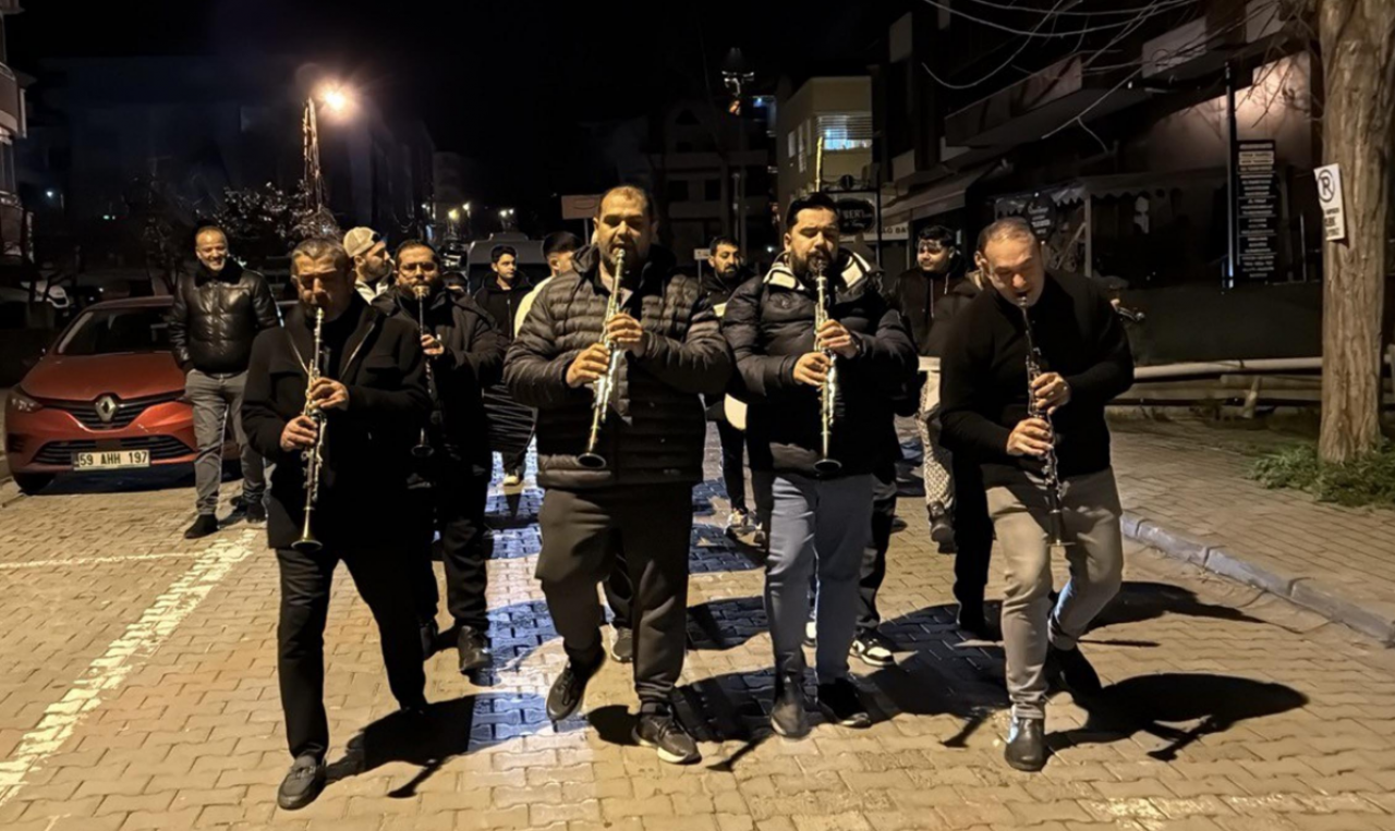 Tekirdağlılar sahura oynayarak kalkıyor