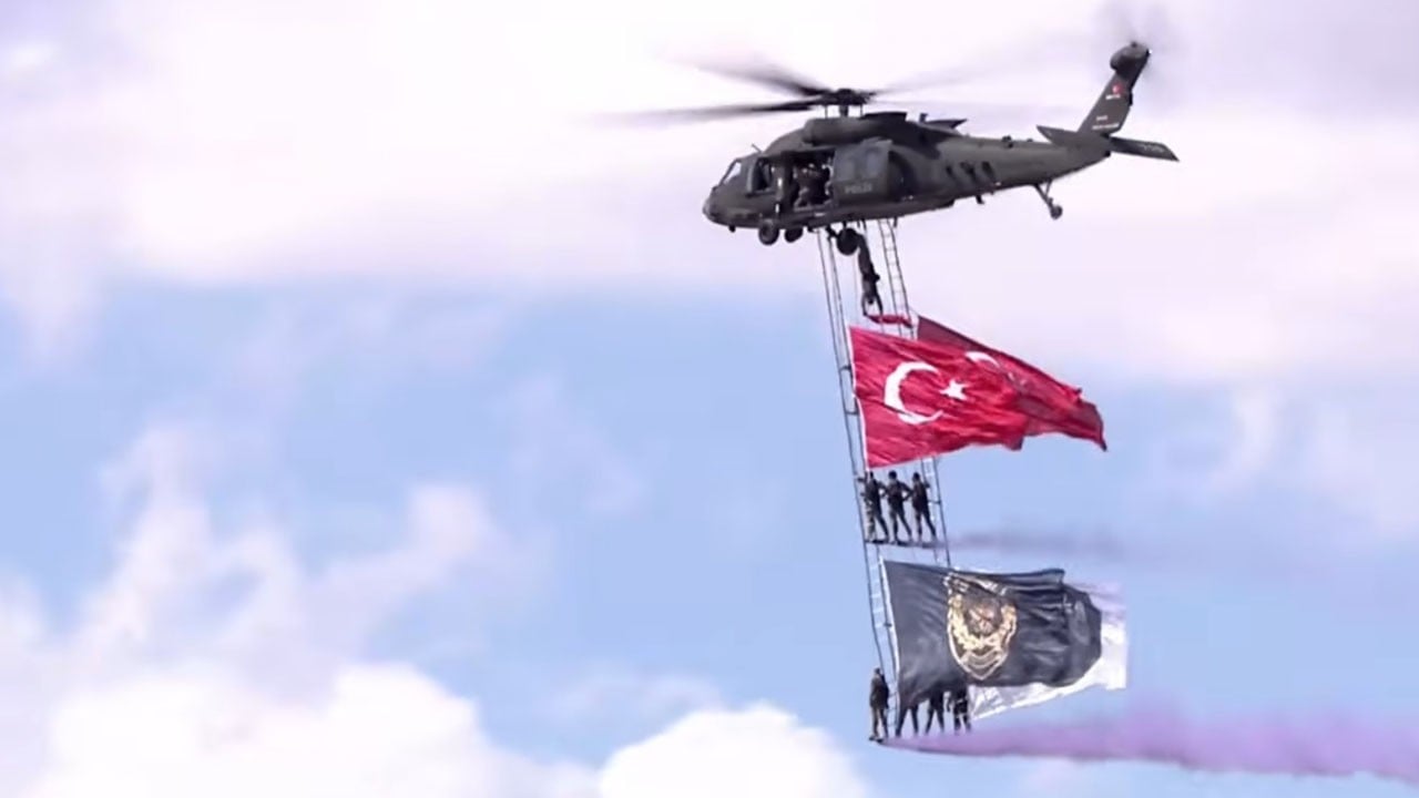 TEKNOFEST’te görkemli şov: Özel Harekat’tan gökyüzünde metrelerce yüksekte gövde gösterisi! 