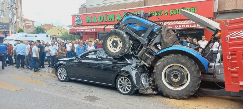 Tokat’ta akılalmaz kaza! Freni boşalan traktör yolu birbirine kattı