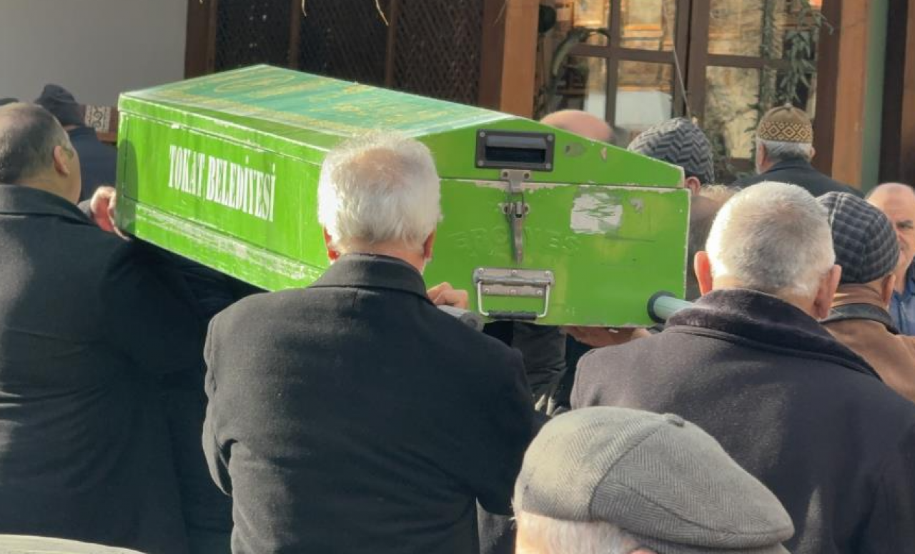 Tokat’ta mülk kavgası vahşete dönüştü: Evlat değil cellat! Baltayla katledilen baba son yolculuğuna uğurlandı