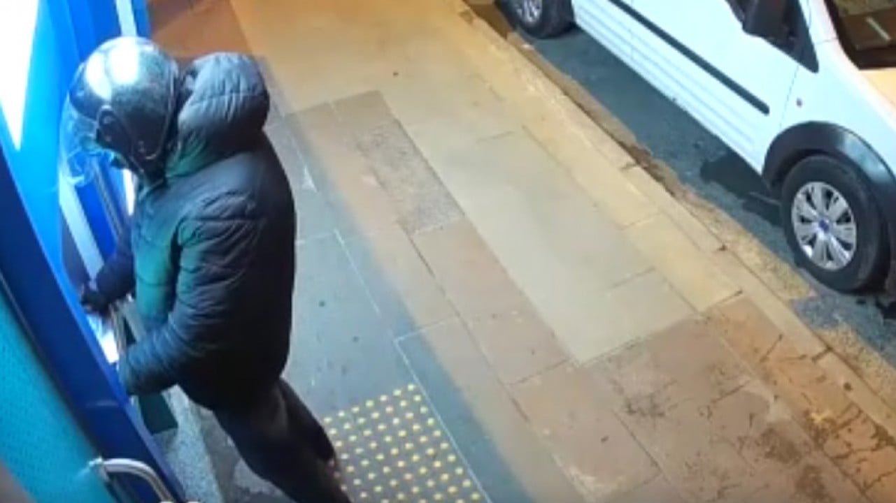 Tornavidalı ATM hırsızı 200 bin lira çaldı