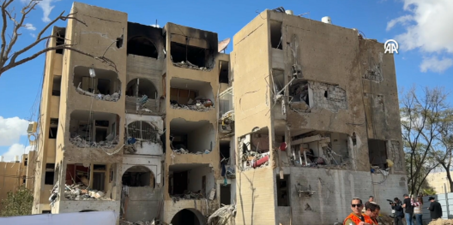 Trump'ın kalesi yerle bir! İran füzeleri Arad'ı vurdu: Siyonistlerin sözde 