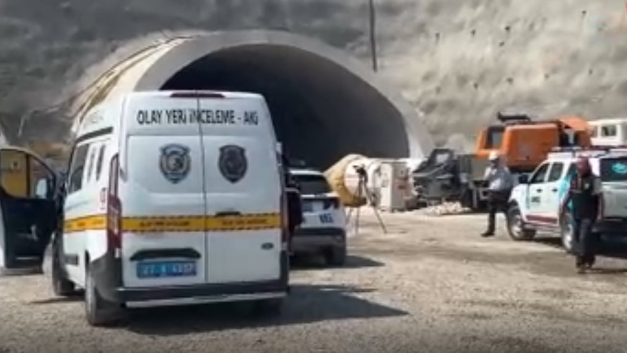 Tünelde çalışan işçiler demir ile iskele arasına sıkıştı: 1 ölü, 5 yaralı