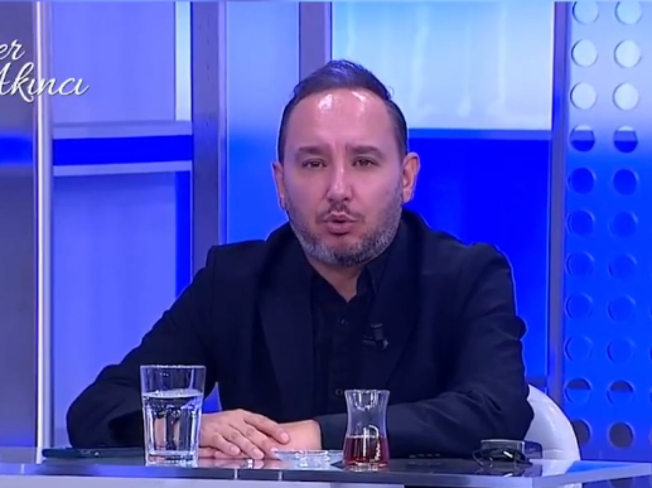 Türker Akıncı’ya Avrupa’da ‘soğuk duş’ etkisi! Gençlerimizi kandırıyorlar