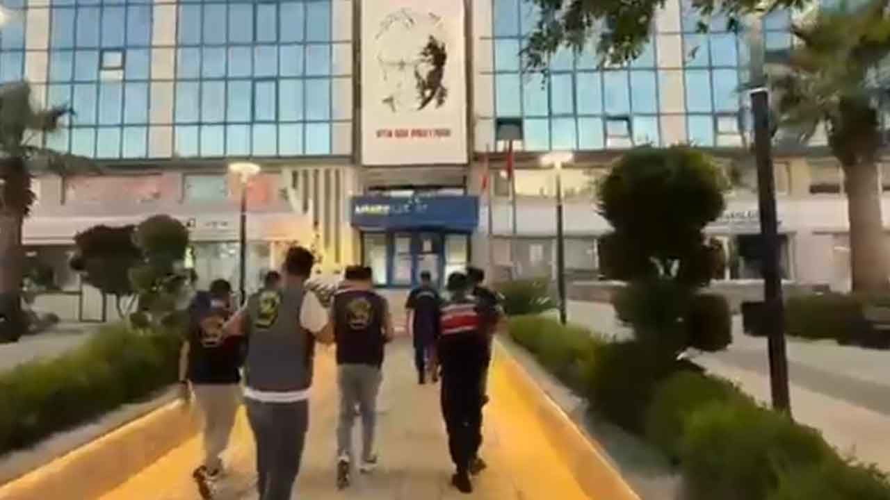 Türkiye yeni güne bir operasyonla daha uyandı! CHP'li başkan gözaltına alındı