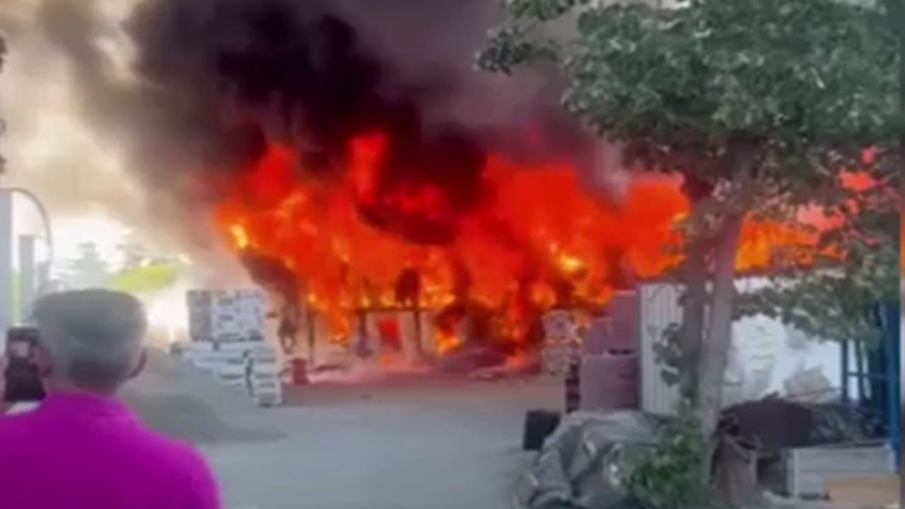 Tuzla'da 2 katlı 24 kişilik işçi konteynerinde yangın