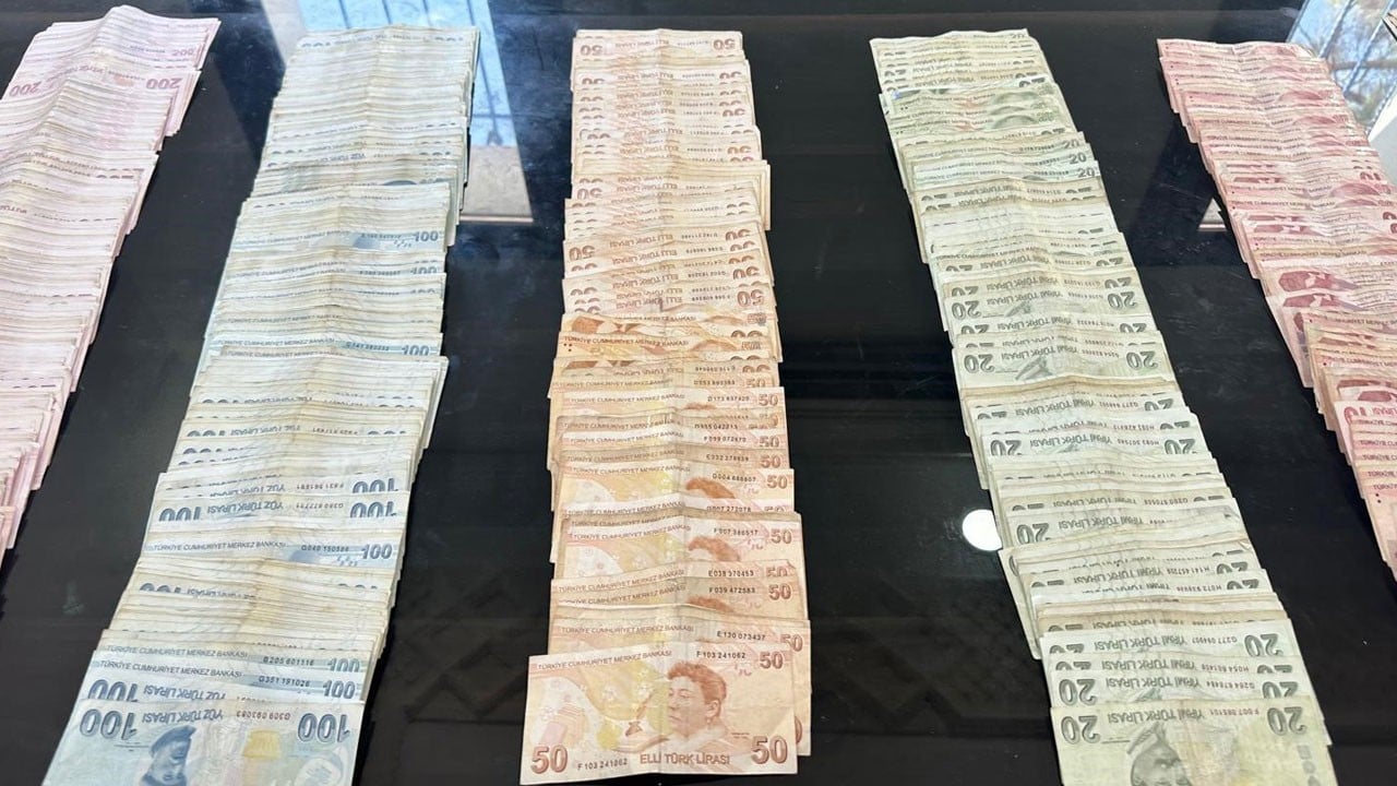 Üzerinden adeta bir servet çıktı! Bankamatik gibi dilenci