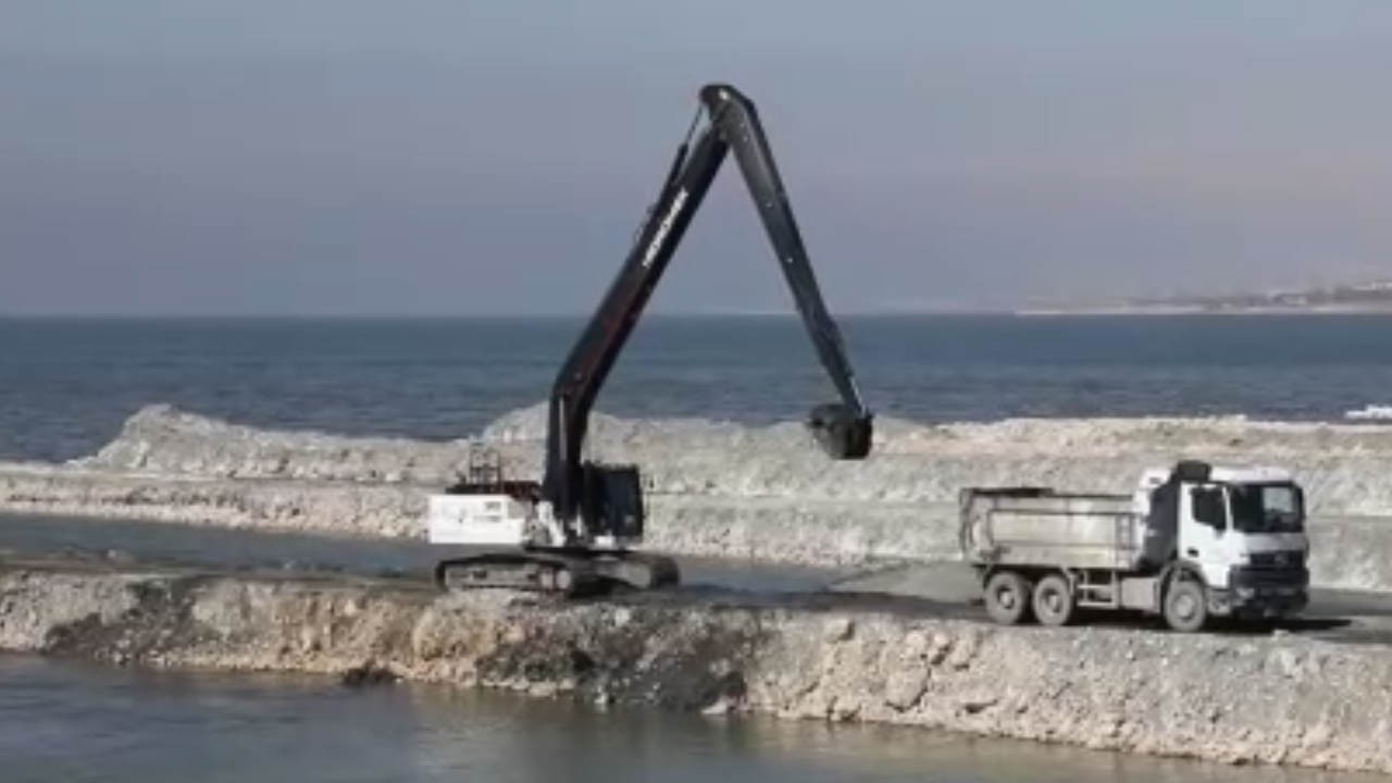 Van Gölü'nde 2 milyon 86 bin metreküp dip çamuru temizlendi