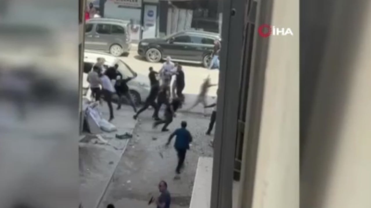 Van'da iki aile taşlı sopalı birbirine girdi 2 yaralı