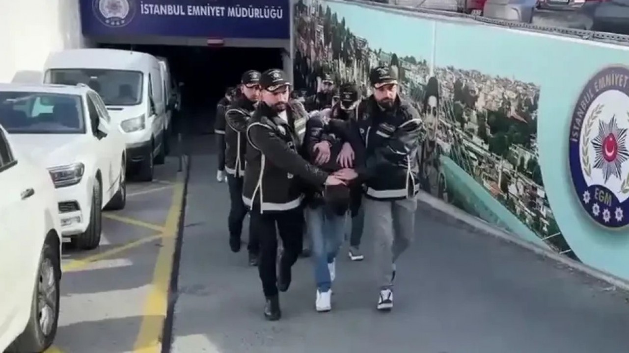 WhatsApp yazışmaları ortaya açıktı! Adliyedeki zabit kâtibi fena enselendi