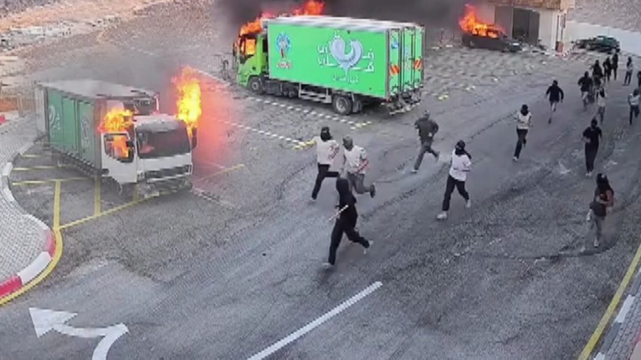 Yahudi teröristler süt fabrikasına saldırıp bütün kamyonları yaktı!