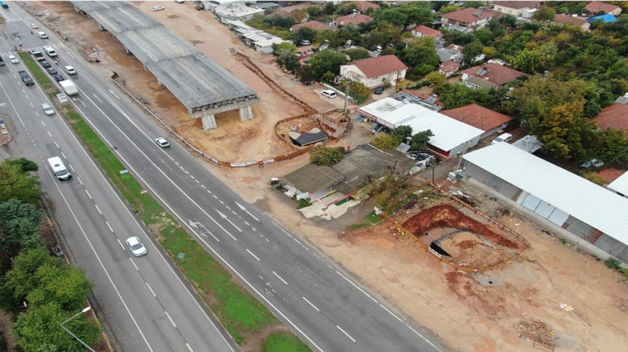 Yapımı devam eden 4 köprülü kavşak projesine pideci engeli