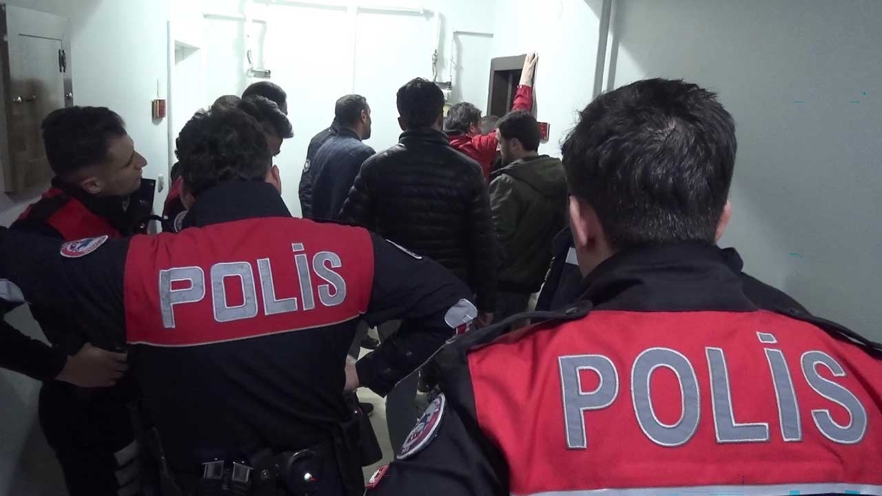 Yaşlı kadın dehşeti yaşadı! Torunu bıçaklayıp rehin adı