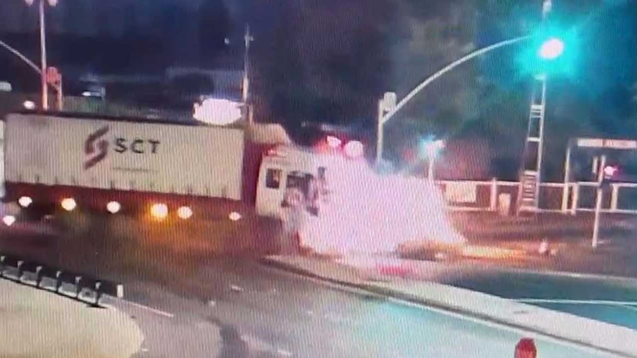 Yer: Avcılar! Korkunç kaza kamerada