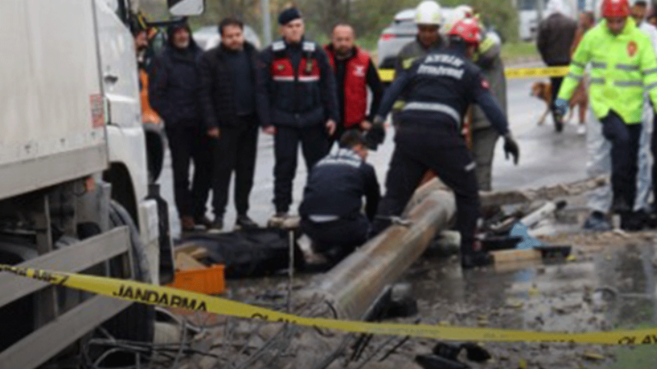 Yol kenarında bekleyen bisikletlinin acı sonu!