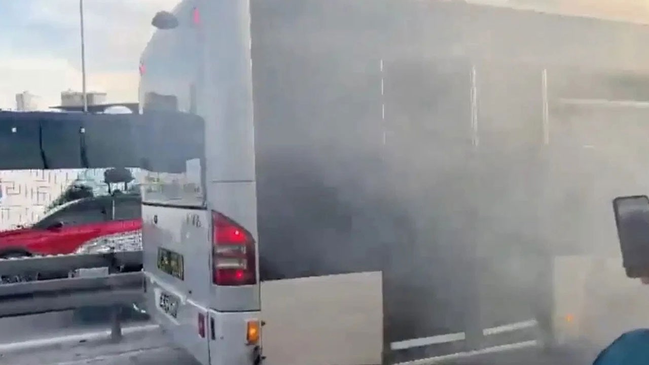 Yolcular tahliye edildi! Yine metrobüs yine yangın