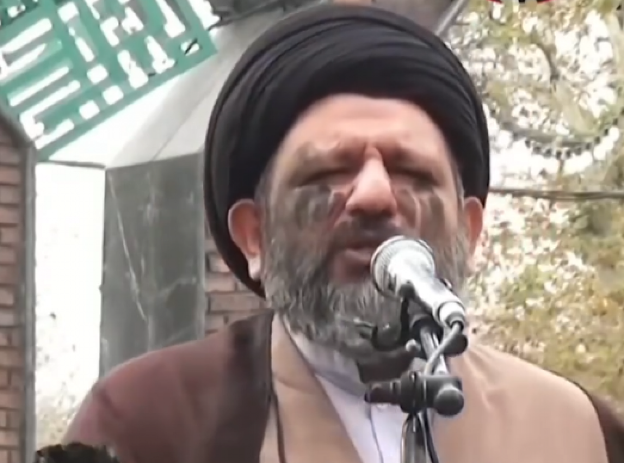 Yüzüne Karalar Sürüp Ümmete Seslendi: ‘Kuran’ı Koruyamadık, Rabbim Bizi Affet!’